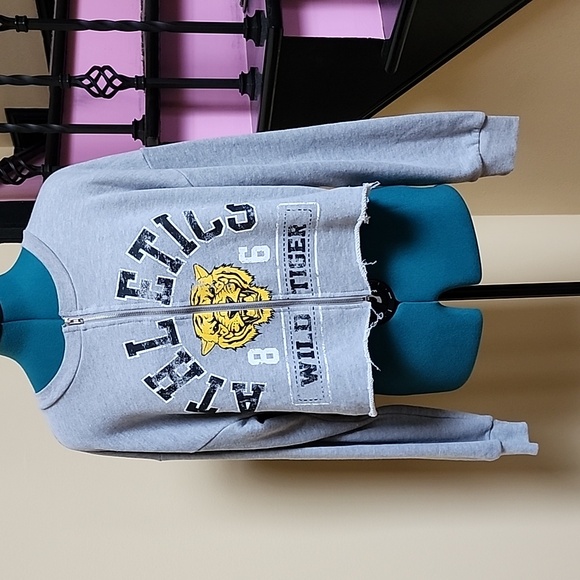 Forever 21 Tops - Forever 21 Athletics Wild Tiger Zip Up - SZ L